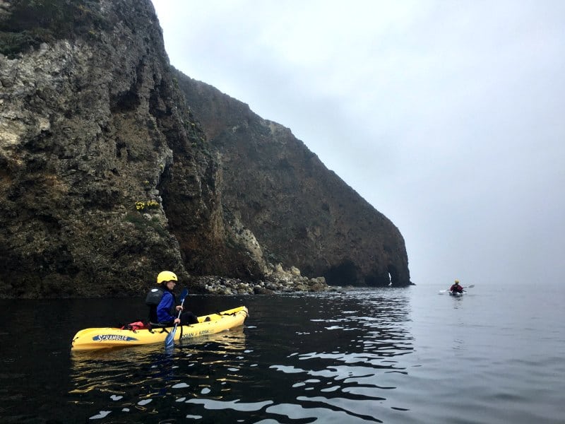 kayakers-cliffs